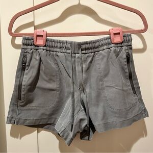 [CLEARANCE] Athleta Size 4 Shorts Zipper Pockets Soft Comfy Running Grey Green